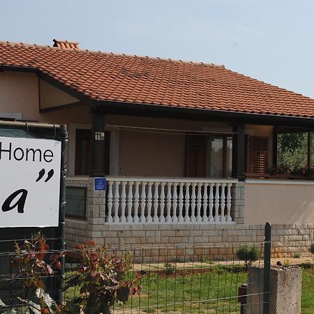 Holiday Home Ana พูลา ภายนอก รูปภาพ