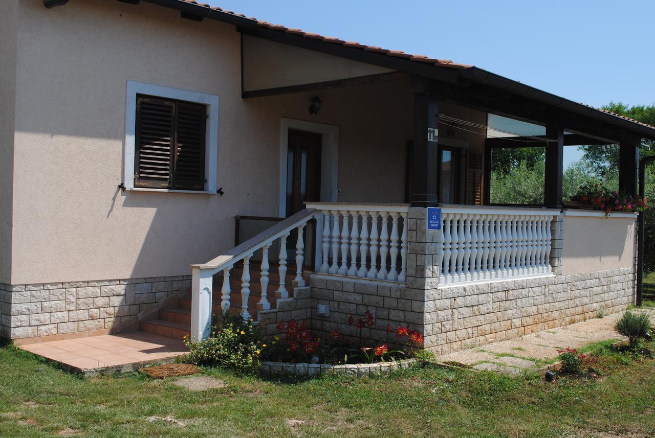 Holiday Home Ana พูลา ภายนอก รูปภาพ