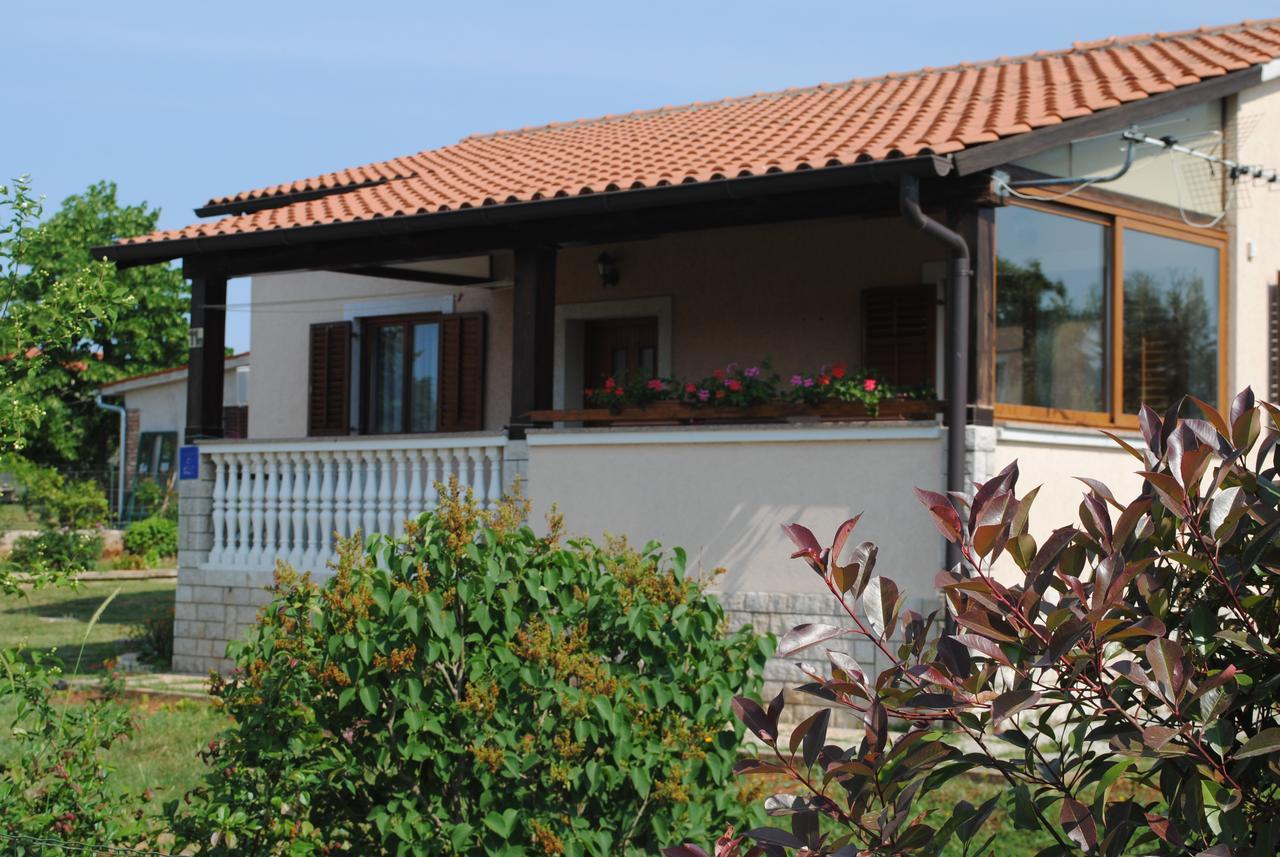 Holiday Home Ana พูลา ภายนอก รูปภาพ